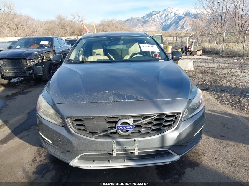2017 Volvo V60 Cross Country T5 VIN: YV440MWKXH1040235 Lot: 44246060