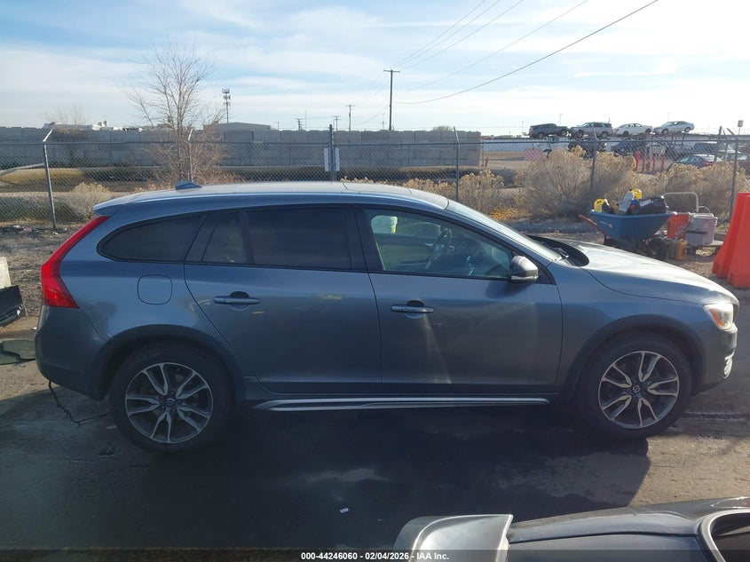 2017 Volvo V60 Cross Country T5 VIN: YV440MWKXH1040235 Lot: 44246060