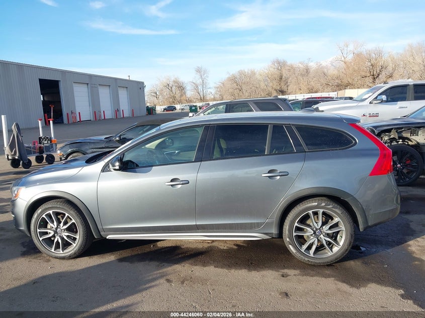 2017 Volvo V60 Cross Country T5 VIN: YV440MWKXH1040235 Lot: 44246060