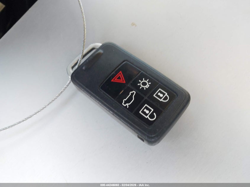 2017 Volvo V60 Cross Country T5 VIN: YV440MWKXH1040235 Lot: 44246060