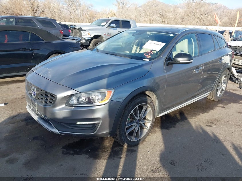 2017 Volvo V60 Cross Country T5