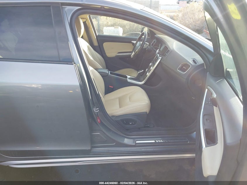 2017 Volvo V60 Cross Country T5