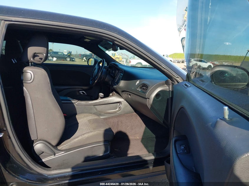 2016 Dodge Challenger Sxt