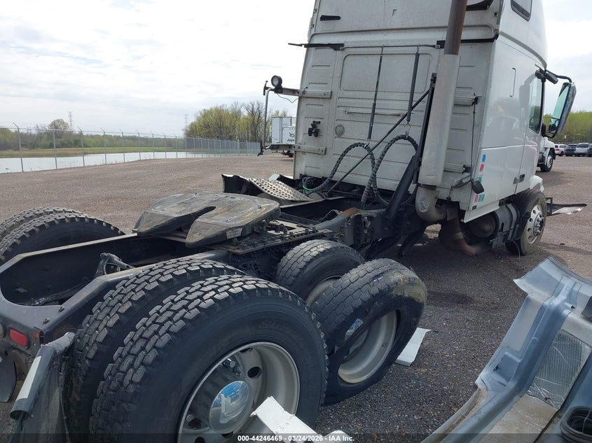 2014 VOLVO VN auction photo 4