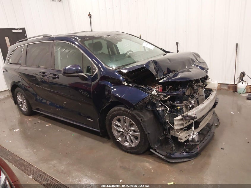 2021 Toyota Sienna Le