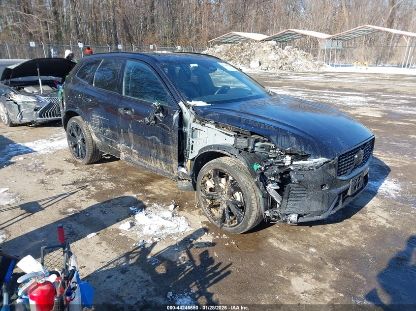 2025 Volvo Xc60 B5 Ultra Black Edition