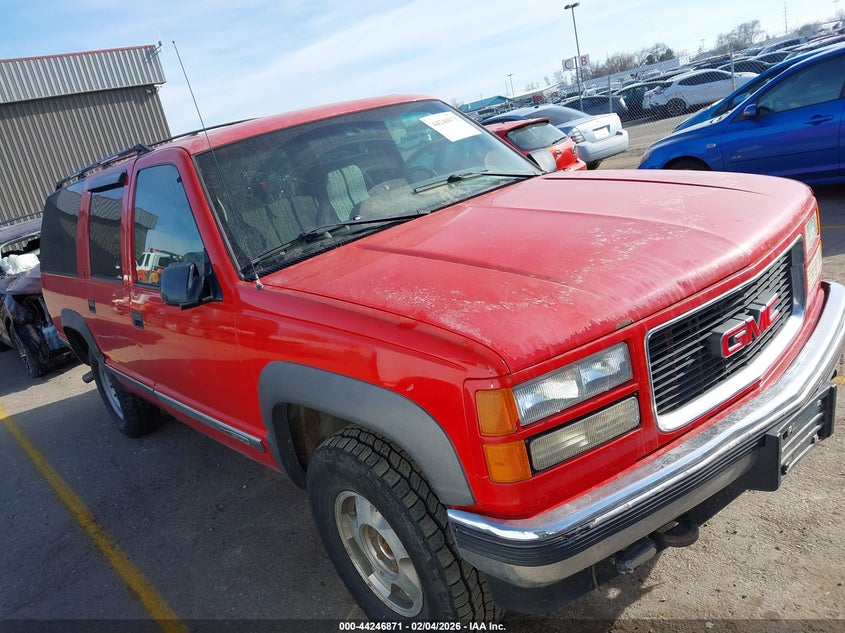 1GKFK16K6SJ742410 GMC SUBURBAN Photo 1