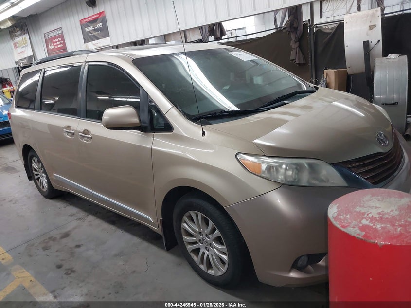 2013 Toyota Sienna Xle V6 8 Passenger