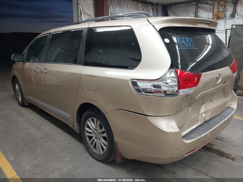 2013 Toyota Sienna Xle V6 8 Passenger