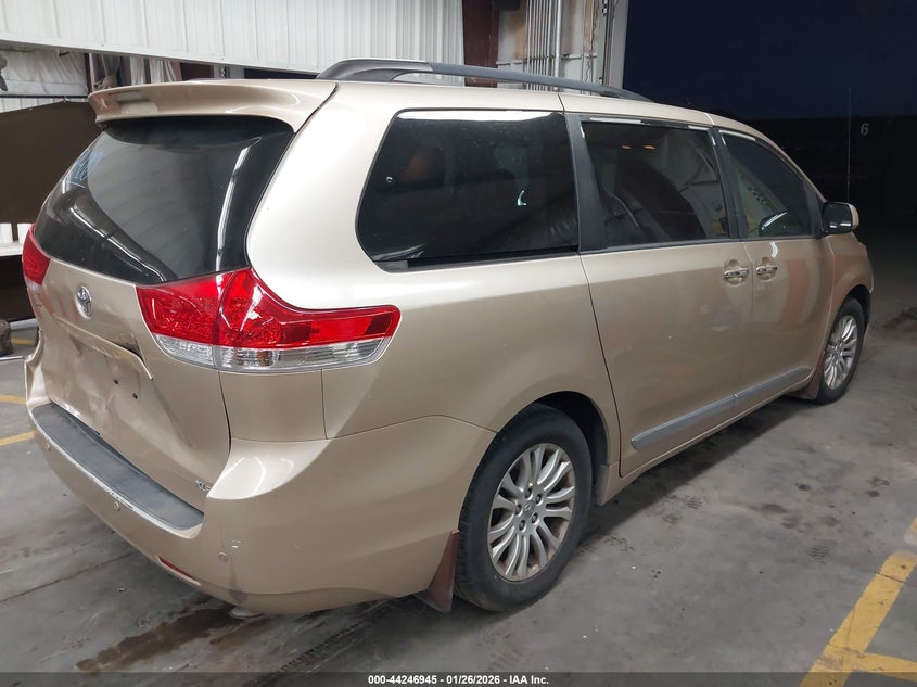 2013 Toyota Sienna Xle V6 8 Passenger