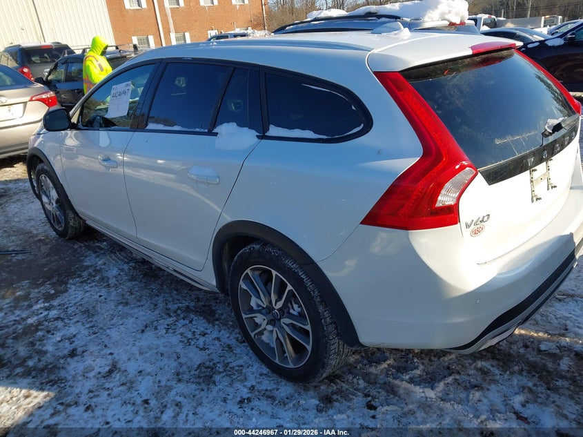 2018 Volvo V60 Cross Country T5