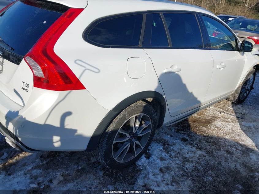 2018 Volvo V60 Cross Country T5