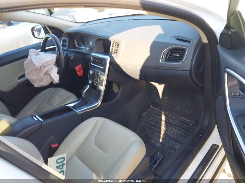 2018 Volvo V60 Cross Country T5