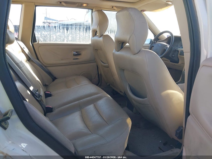 1998 Volvo V70 Gtas/Gtms VIN: YV1LW557XW2425909 Lot: 44247757