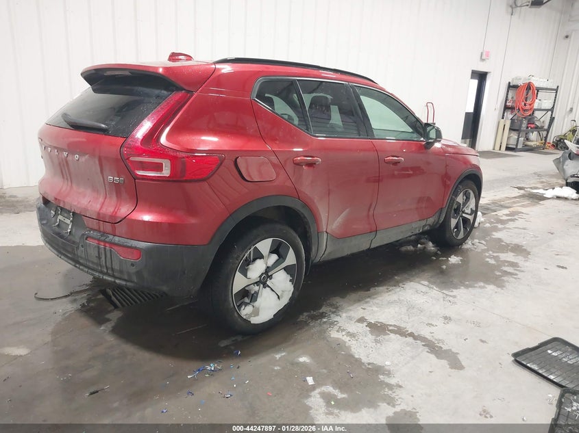 VIN YV4L12UW4P2943637 2023 VOLVO XC40 B5 PLUS DARK THEME