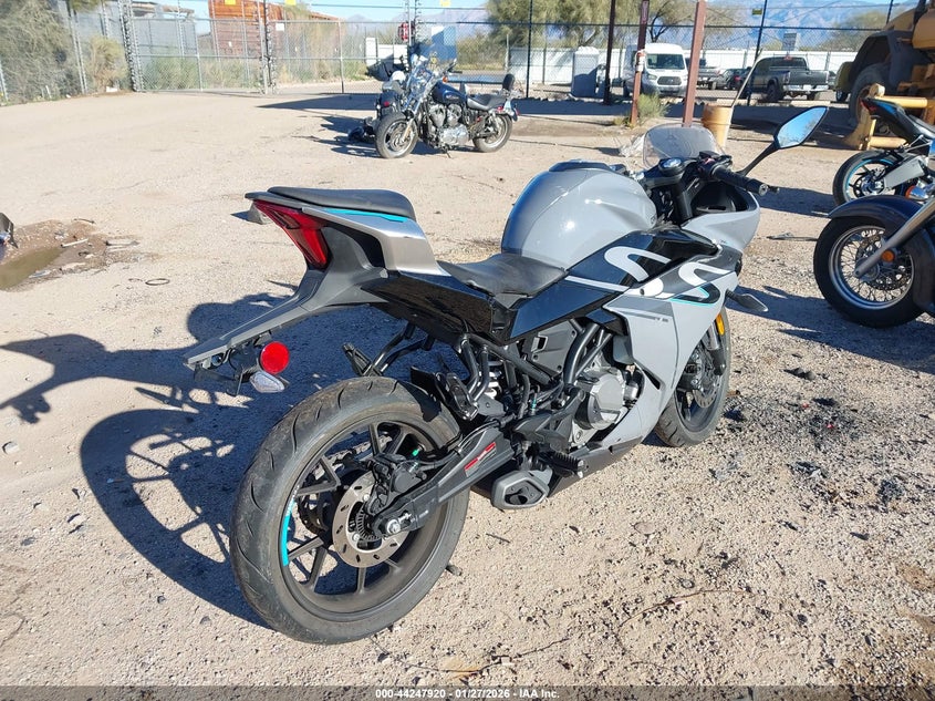 VIN: LCEPDPL32P6001045 2023 CF MOTO 300SS