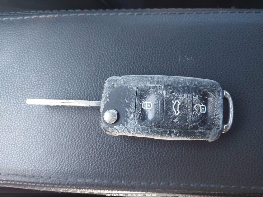 2012 Volkswagen Beetle 2.5L VIN: 3VWJP7AT4CM623346 Lot: 44247940