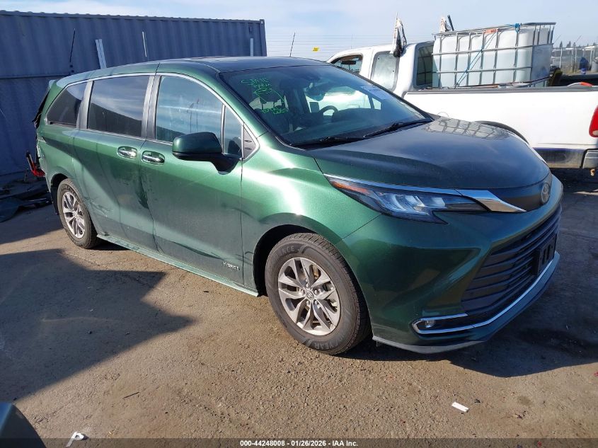 2021 Toyota Sienna Xle