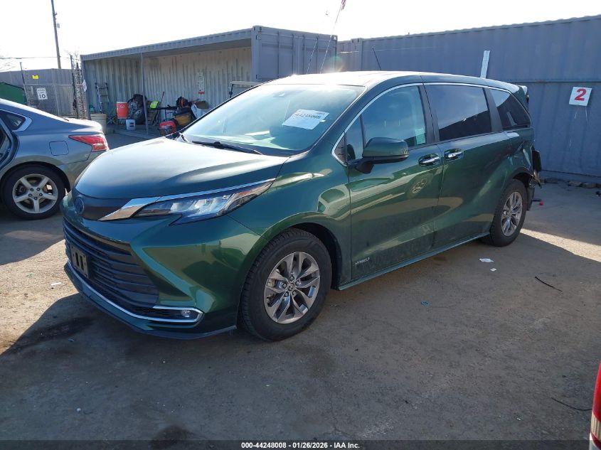 2021 Toyota Sienna Xle