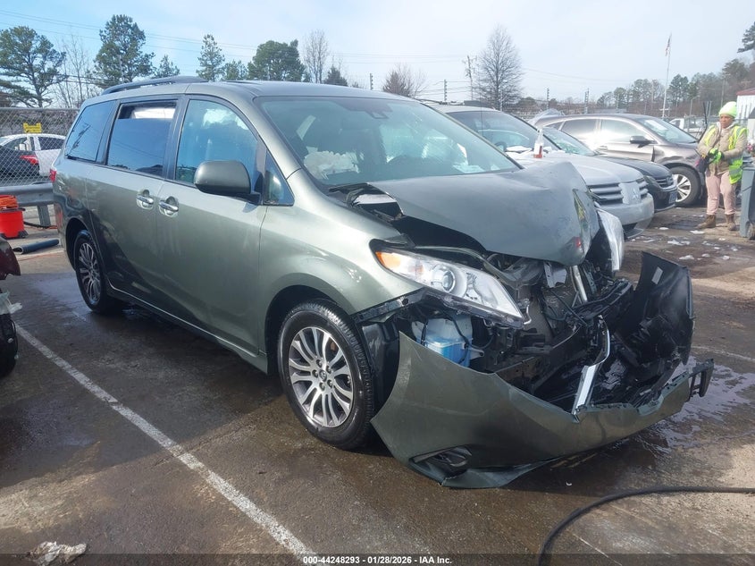 2020 Toyota Sienna Xle