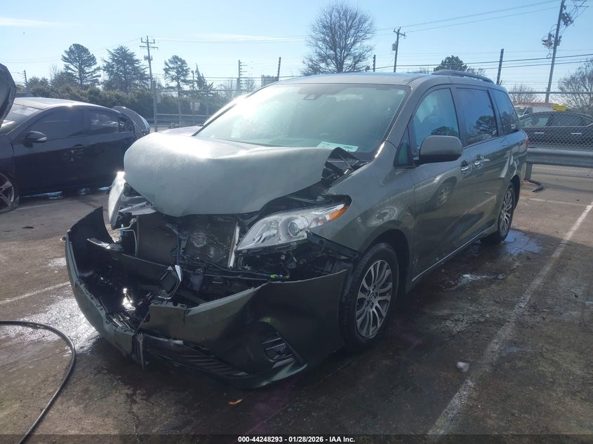 2020 Toyota Sienna Xle