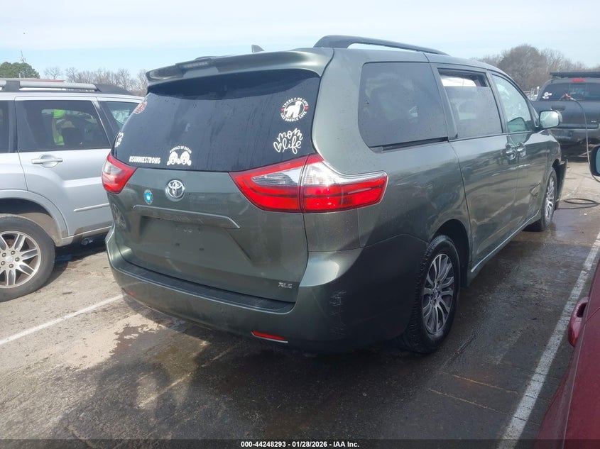 2020 Toyota Sienna Xle
