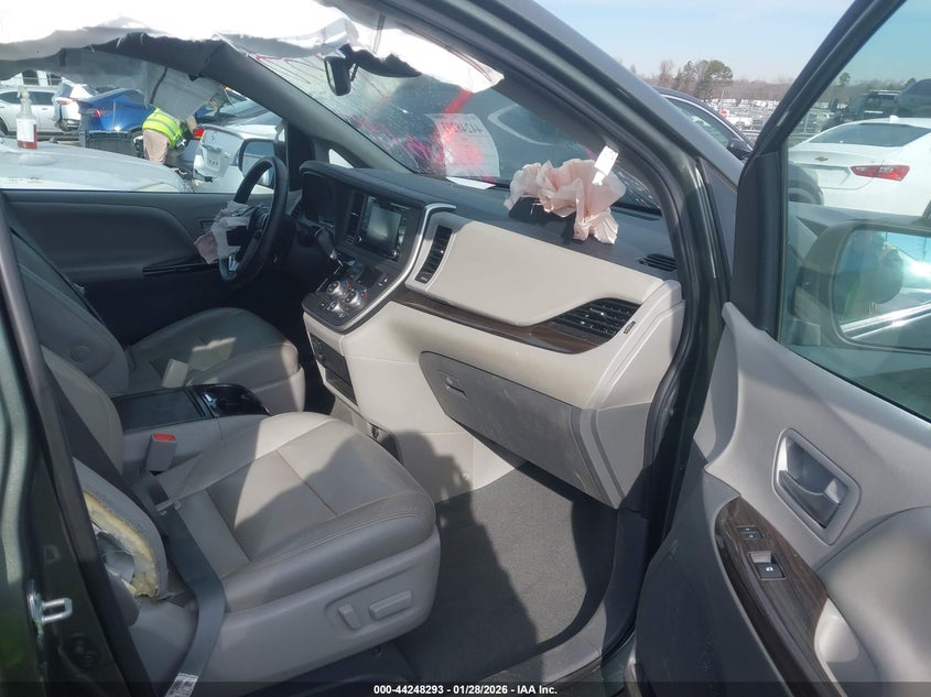 2020 Toyota Sienna Xle