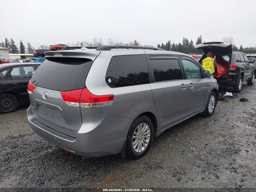 2011 Toyota Sienna Xle V6