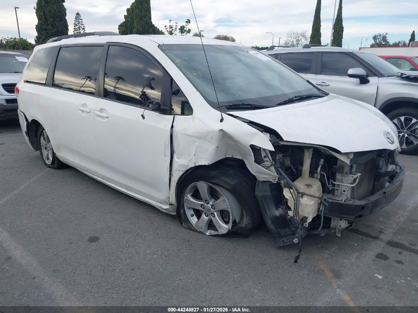 2012 Toyota Sienna Le V6 8 Passenger