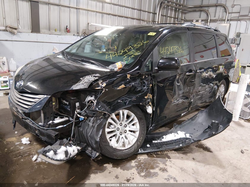 2013 Toyota Sienna Xle V6 8 Passenger