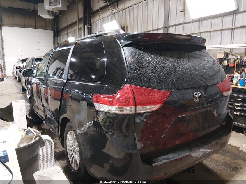 2013 Toyota Sienna Xle V6 8 Passenger