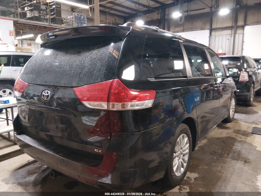 2013 Toyota Sienna Xle V6 8 Passenger