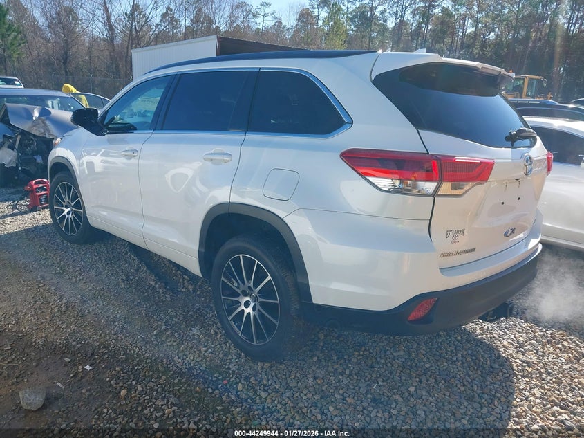2017 Toyota Highlander Se
