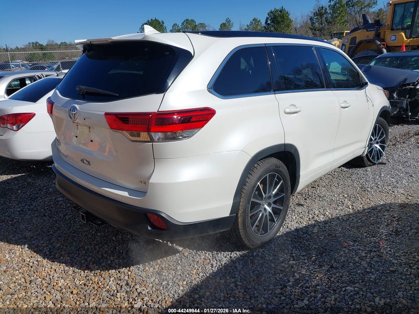2017 Toyota Highlander Se