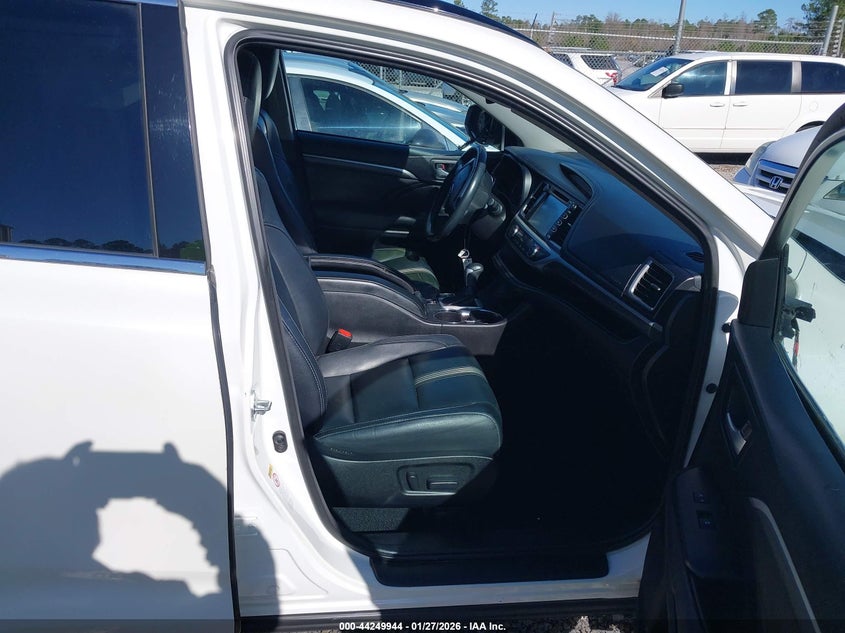 2017 Toyota Highlander Se