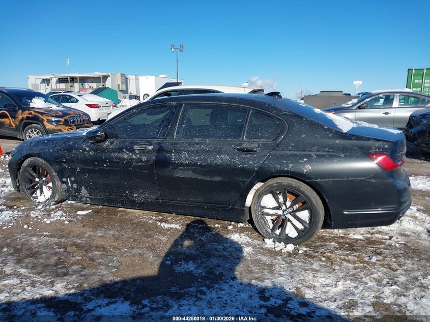 2021 BMW 750i - widok 14