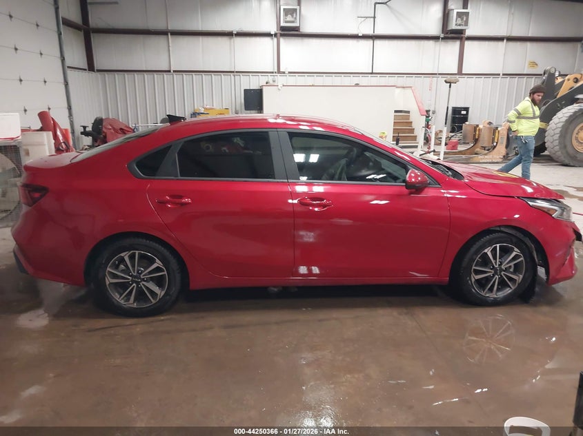 VIN 3KPF24AD7PE525667 2023 KIA FORTE LXS