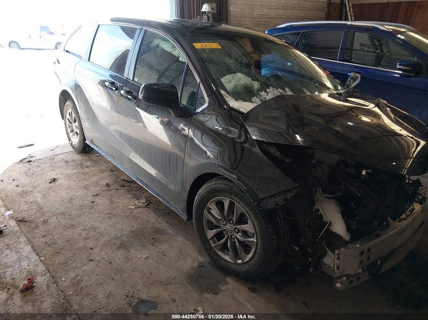 2023 Toyota Sienna Le