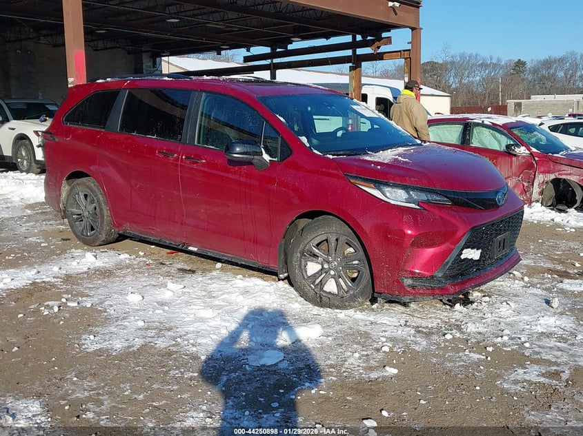 2025 Toyota Sienna Xse