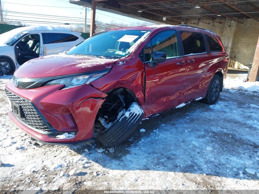 2025 Toyota Sienna Xse