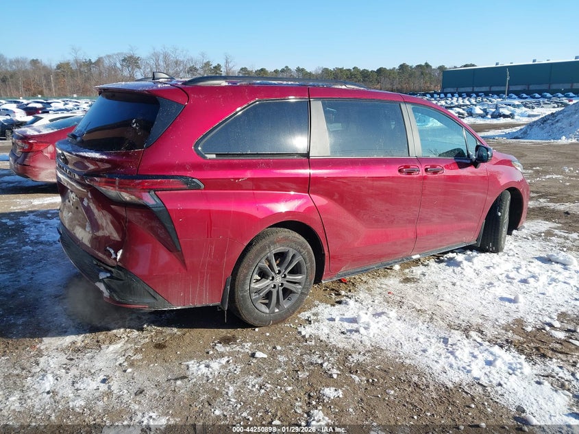 2025 Toyota Sienna Xse