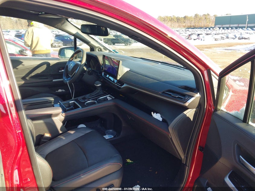 2025 Toyota Sienna Xse