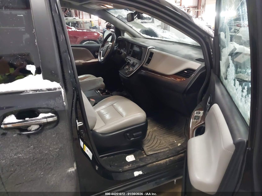 2017 Toyota Sienna Limited Premium 7 Passenger
