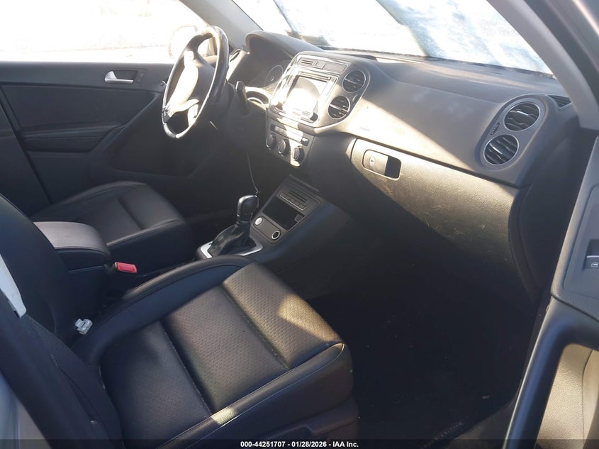 VIN WVGSV7AX3HW509034 2017 VOLKSWAGEN TIGUAN 2.0T WOLFSBURG EDITION