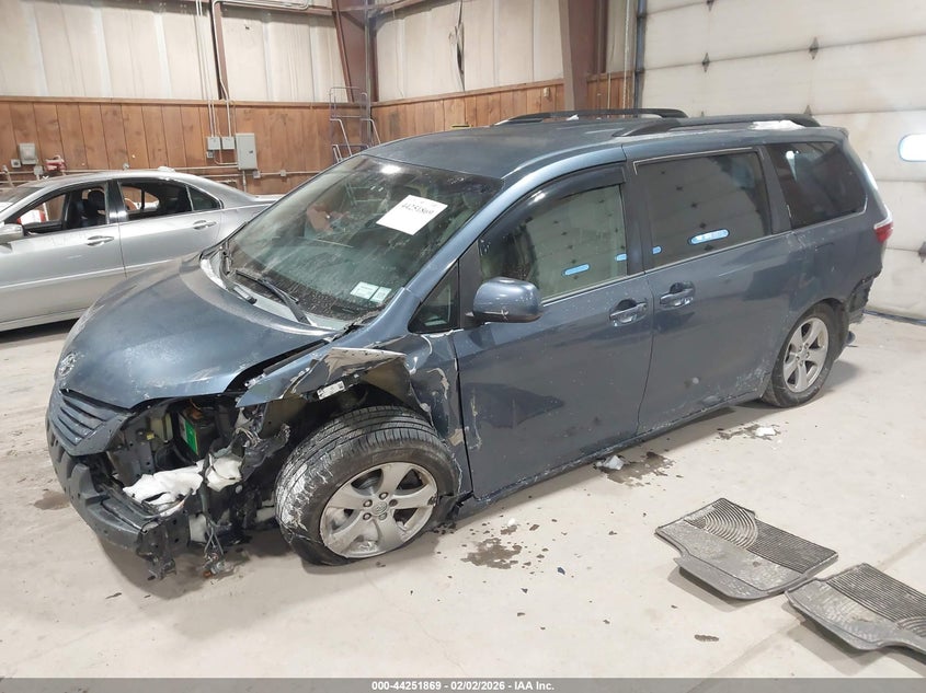 2015 Toyota Sienna Le 8 Passenger