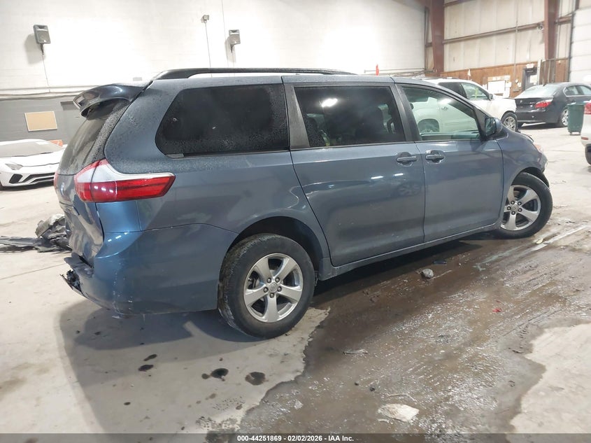 2015 Toyota Sienna Le 8 Passenger