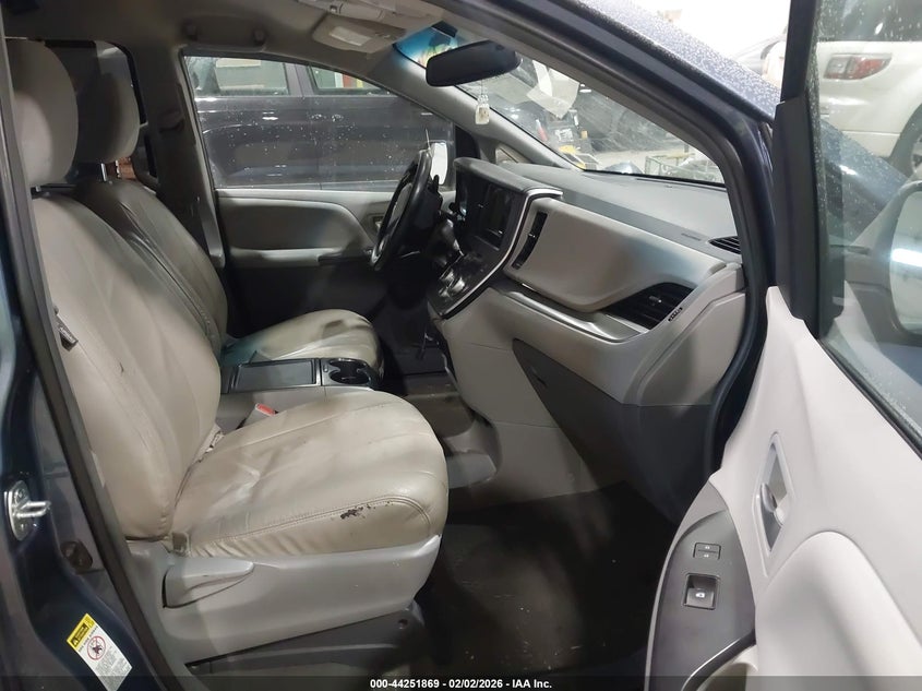 2015 Toyota Sienna Le 8 Passenger