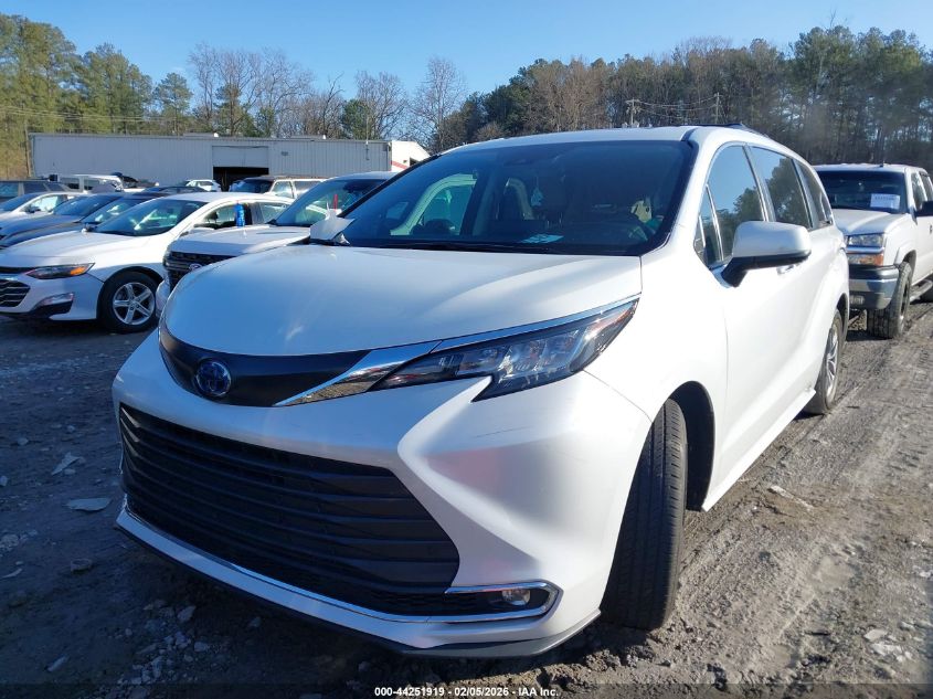 2022 Toyota Sienna Xle