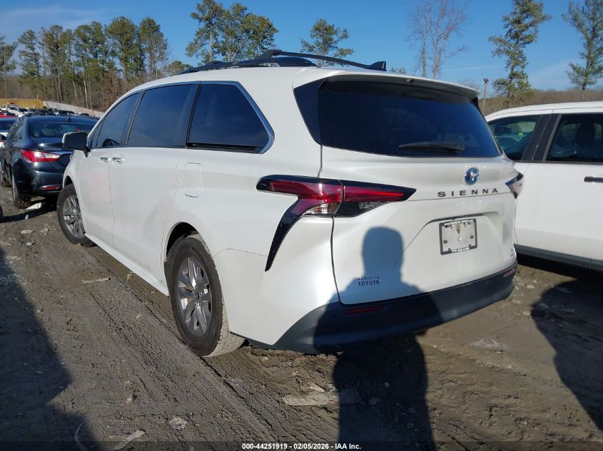 2022 Toyota Sienna Xle