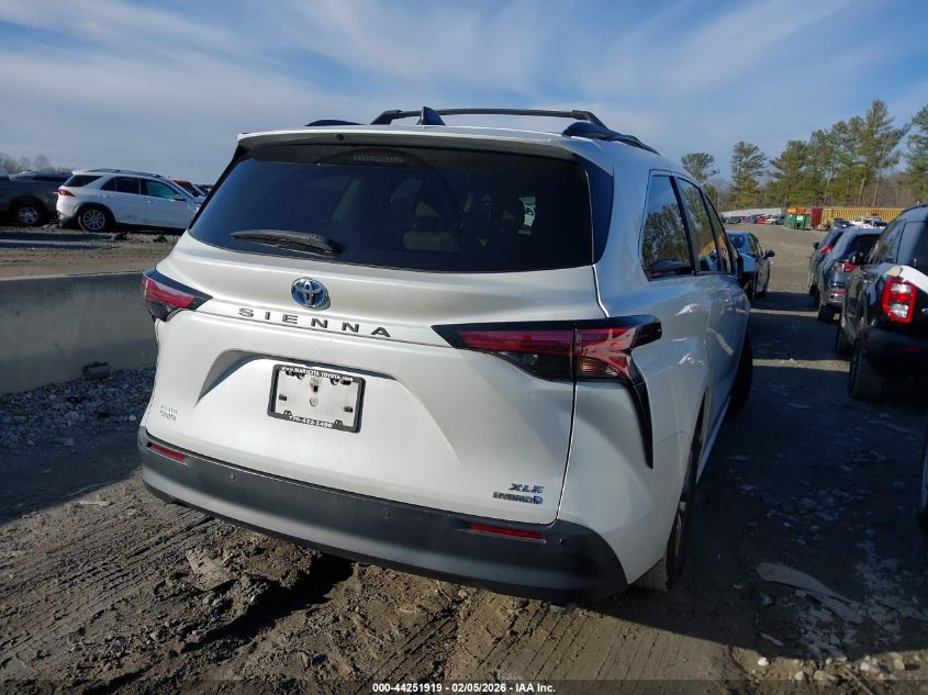 2022 Toyota Sienna Xle
